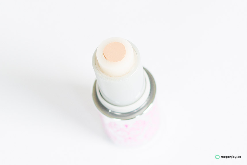 benefit-cosmetics, fake-up-concealer, light, bottle